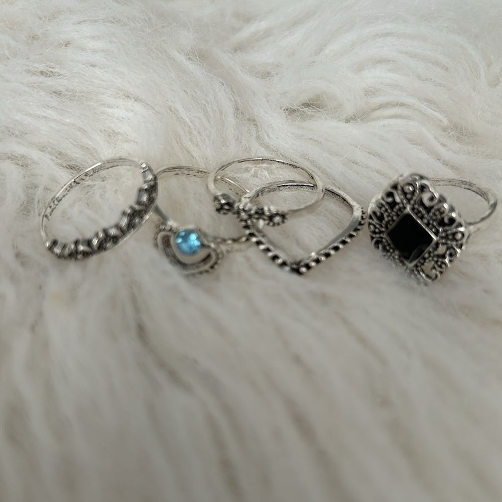 Silver rings- size 7